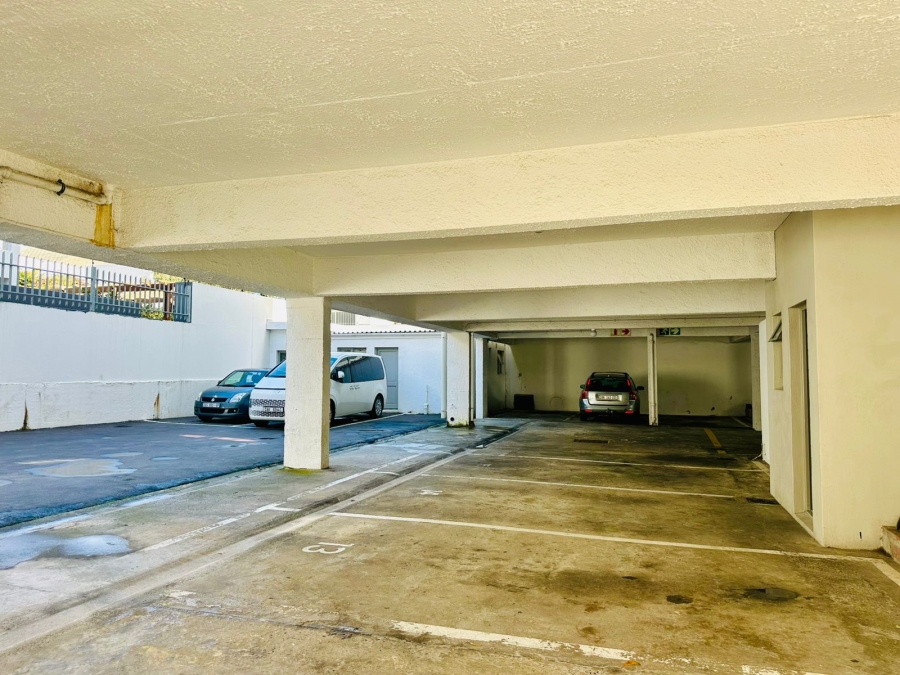 1 Bedroom Property for Sale in Green Point Western Cape